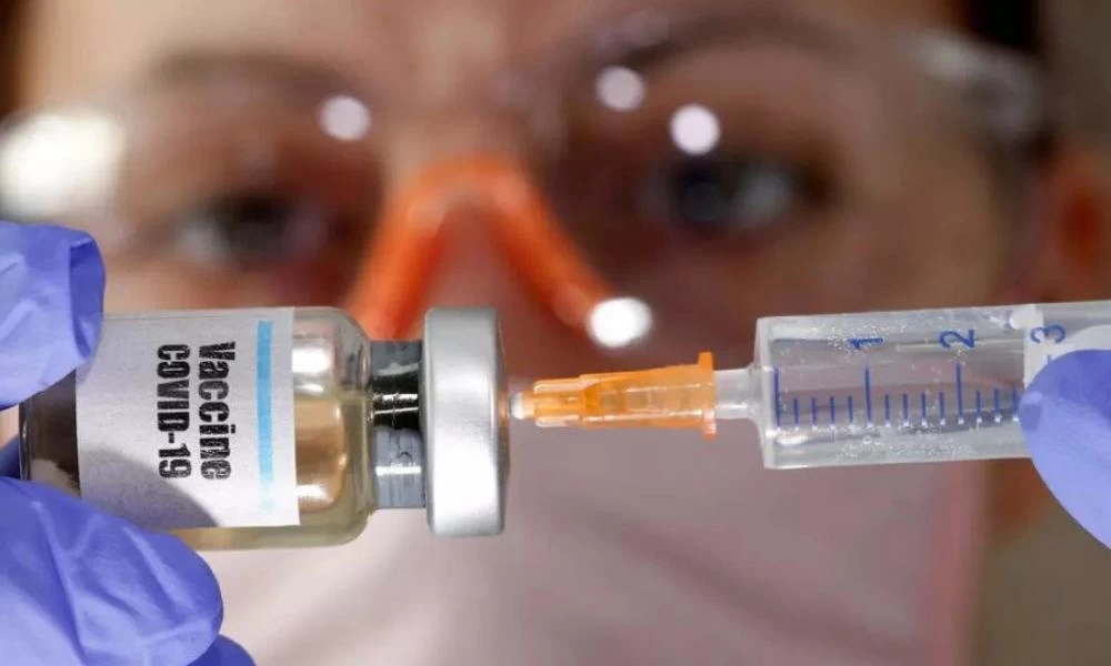 Πρώτη δόση Pfizer - Δεύτερη AstraZeneca: Οι παρενέργειες του συνδυασμού